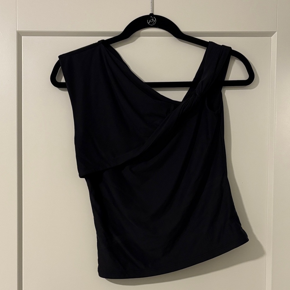 NWOT Abercrombie & Fitch Black One-Shoulder Draped Top Size Medium